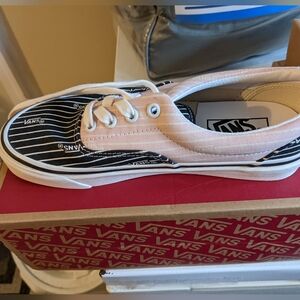 NIB Vans Women's size 7 Patchwork Sneakers Pink and Black